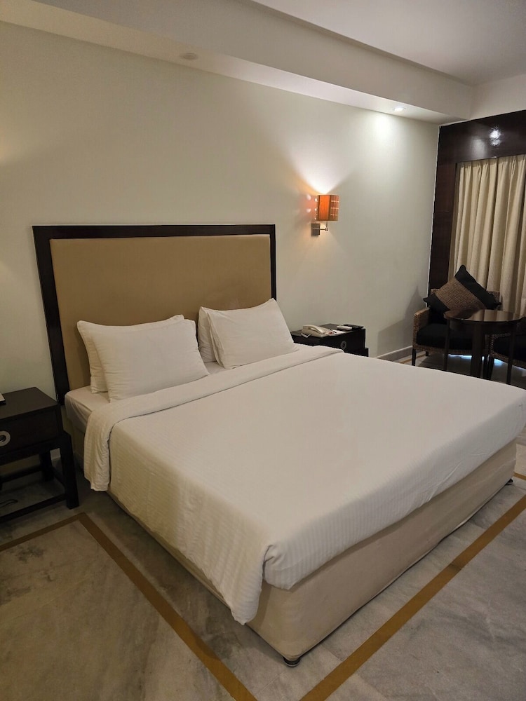 ROYAL ORCHID CENTRAL KIREETI 14/63