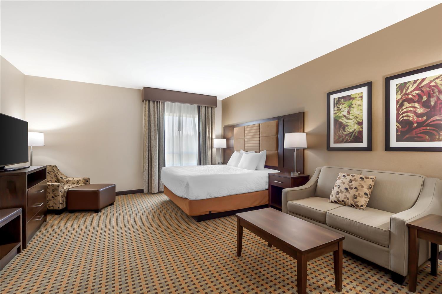 Suite, King Bed, Sofa, Kitchen, Best Western Plus Hinton Inn and Suites 2/4