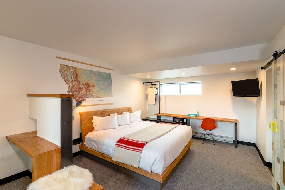 Grand Avenue, Deluxe, King Bed، The LARK Bozeman 2/4
