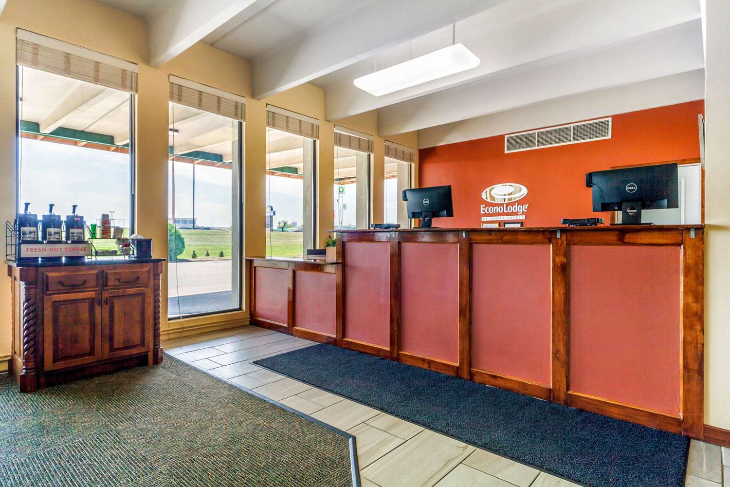 Econo Lodge Inn & Suites Brookings, SD 4/41