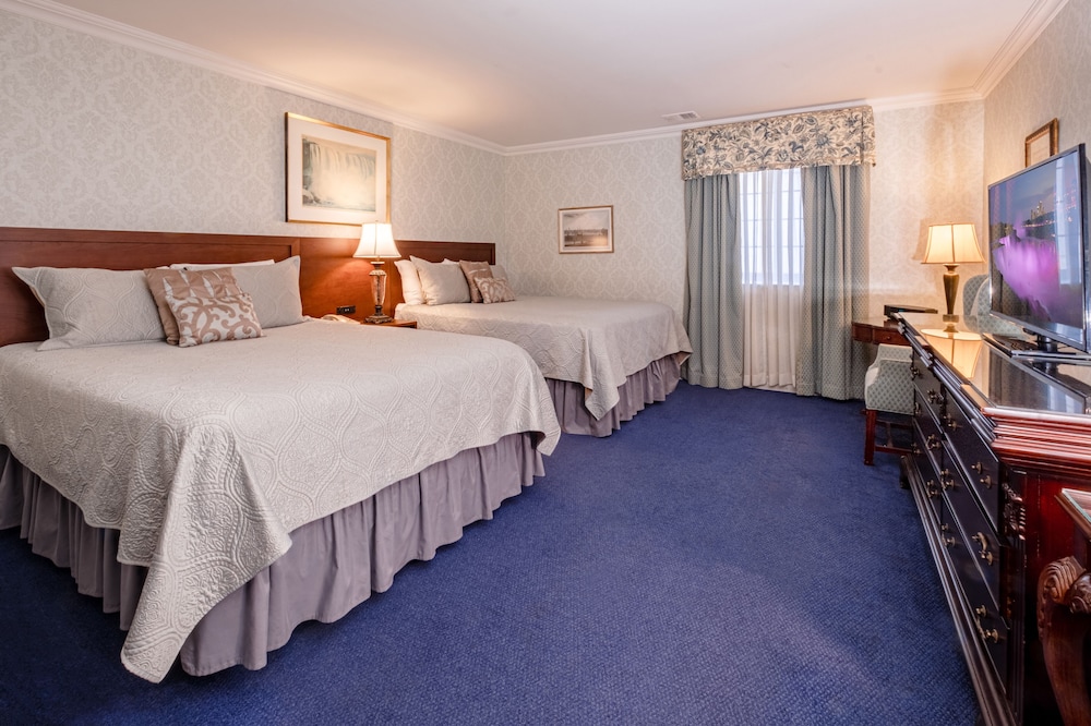 2 Queen Beds