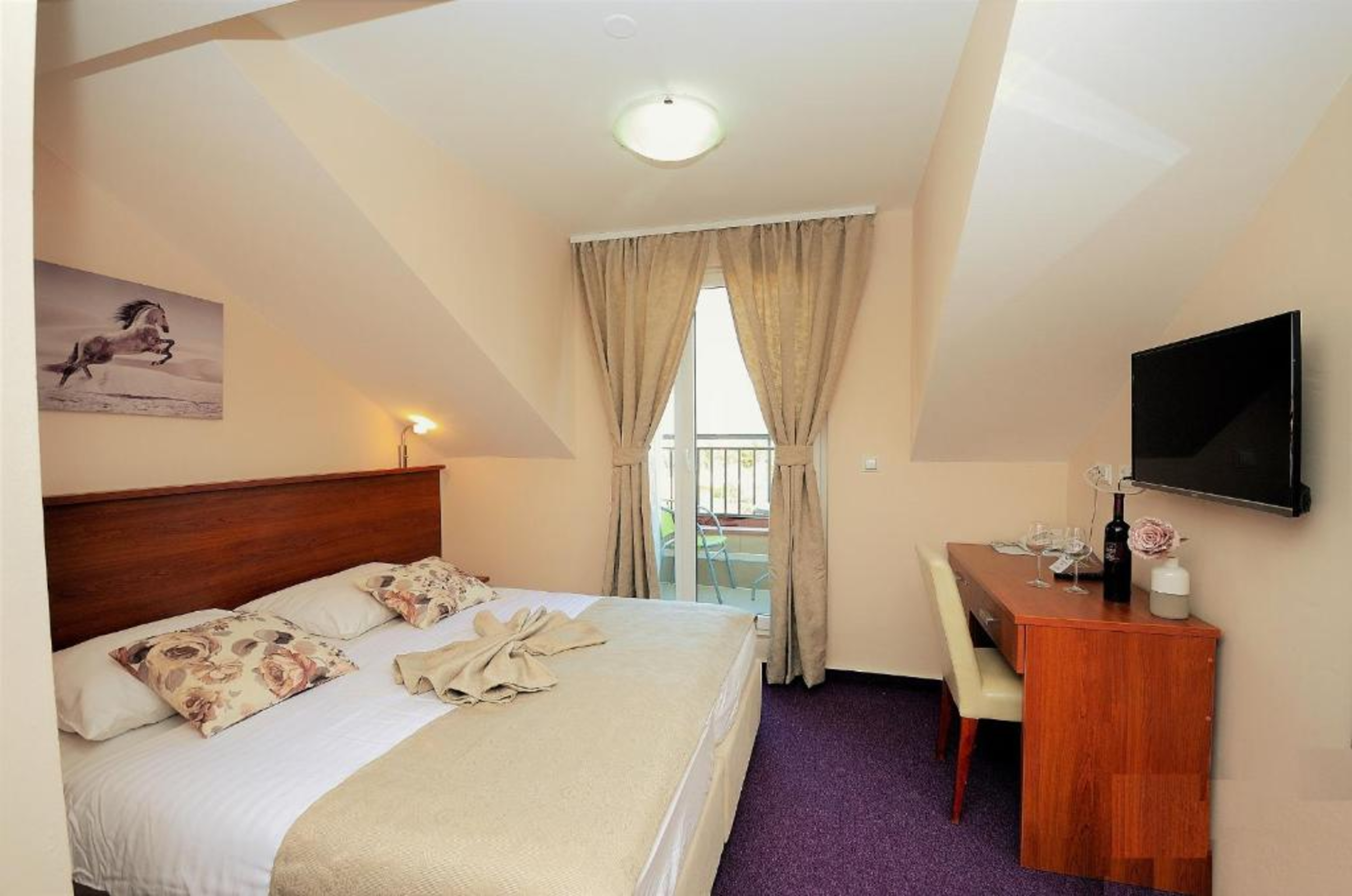 Moderate, Single, Sea View, Balcony