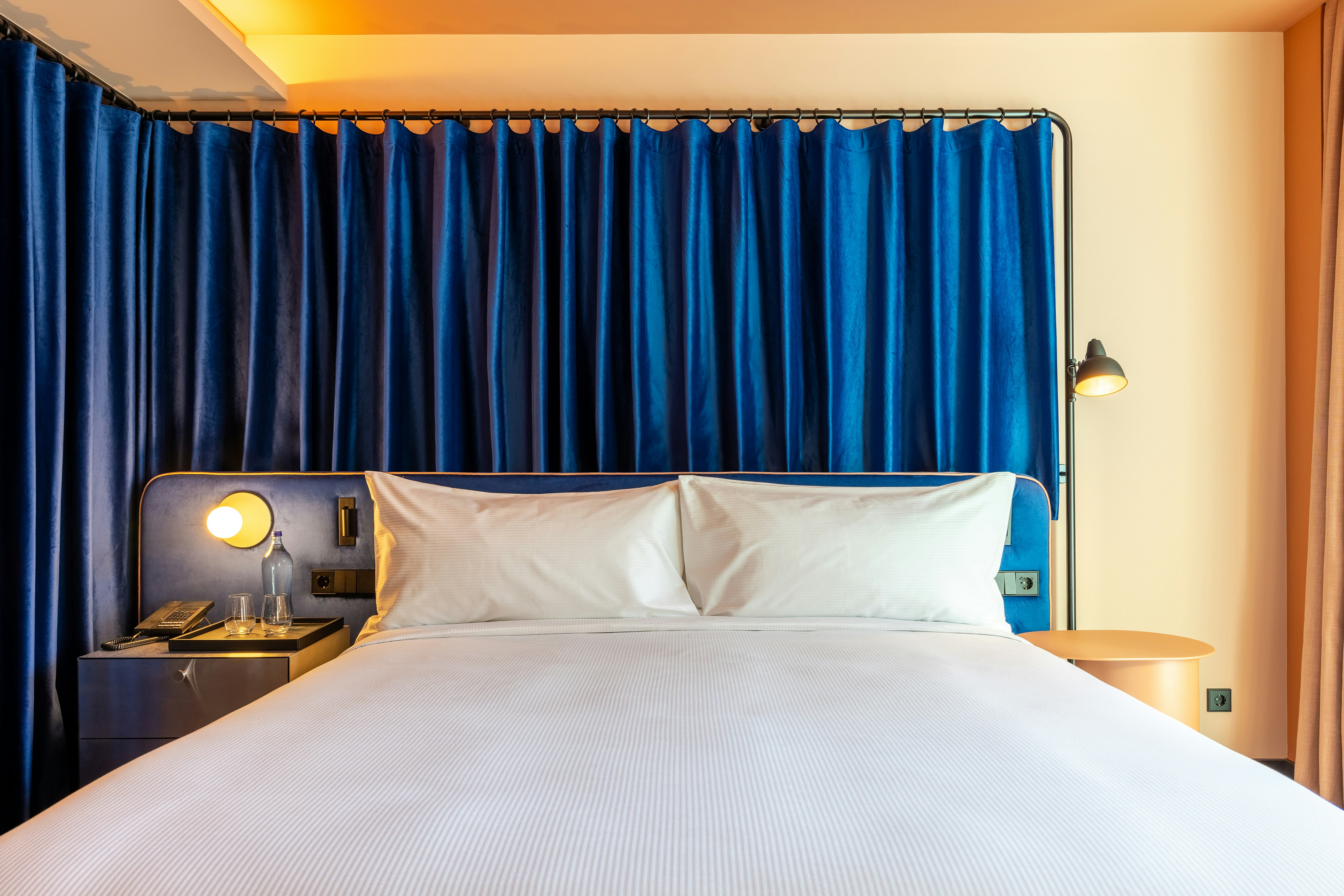 ROOM, KING BED, ACCESSIBLE