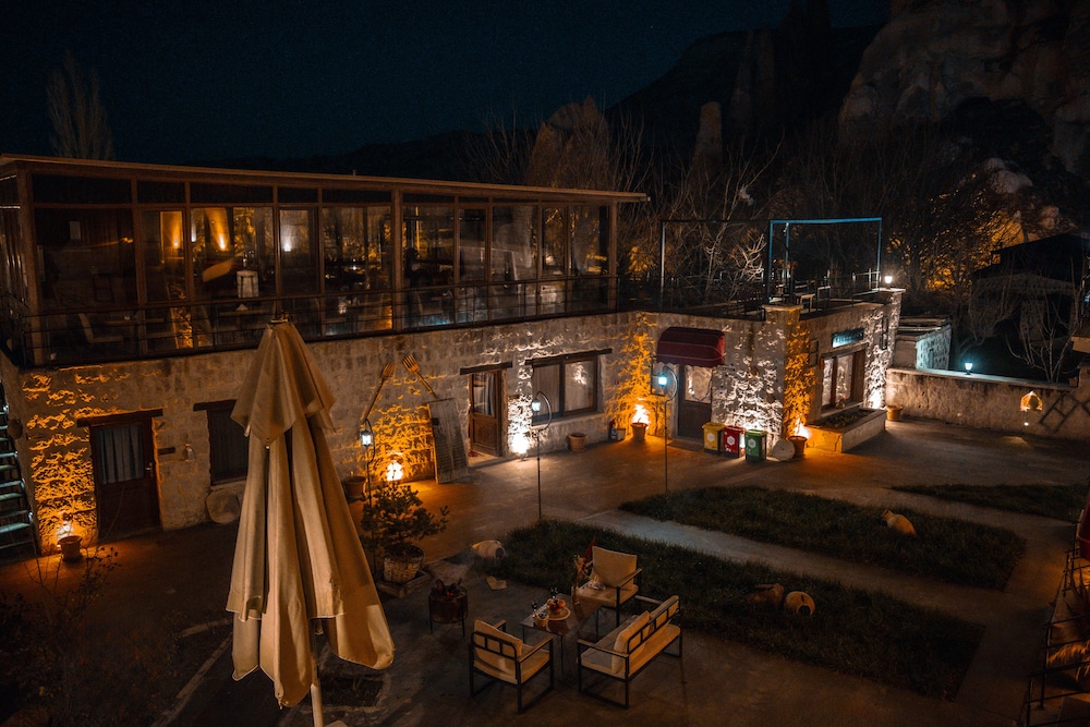 Cavusin Cave House 40/50