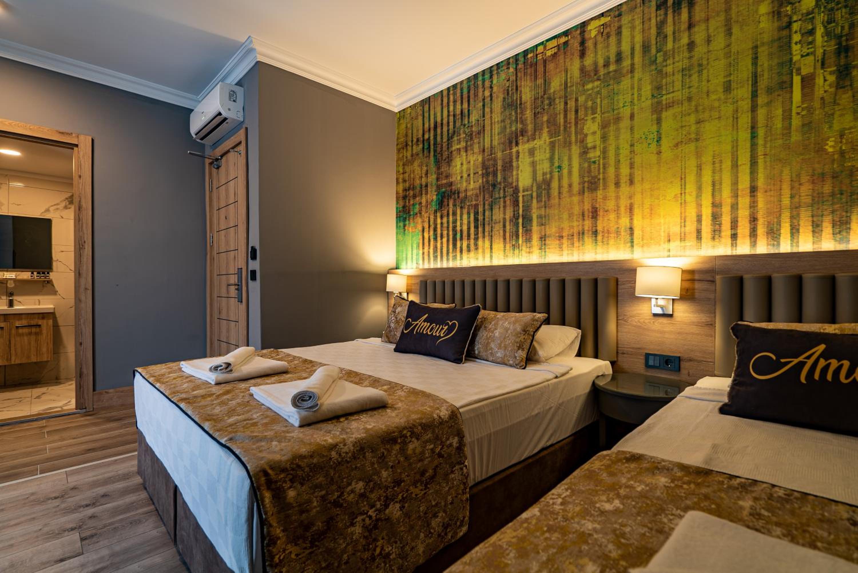 Side Amour Hotel 11/58