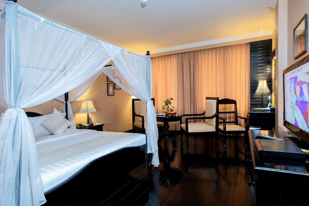 COLONIAL, DOUBLE OR TWIN BED