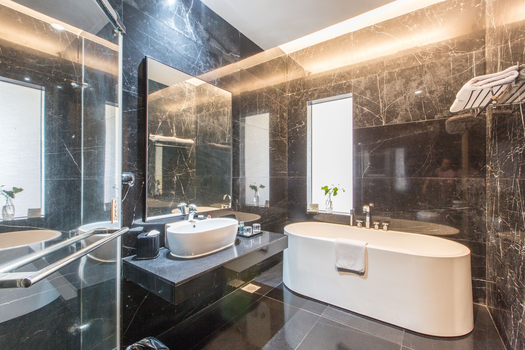 جناح بسرير كينج، Merlynn Park Hotel 8/10
