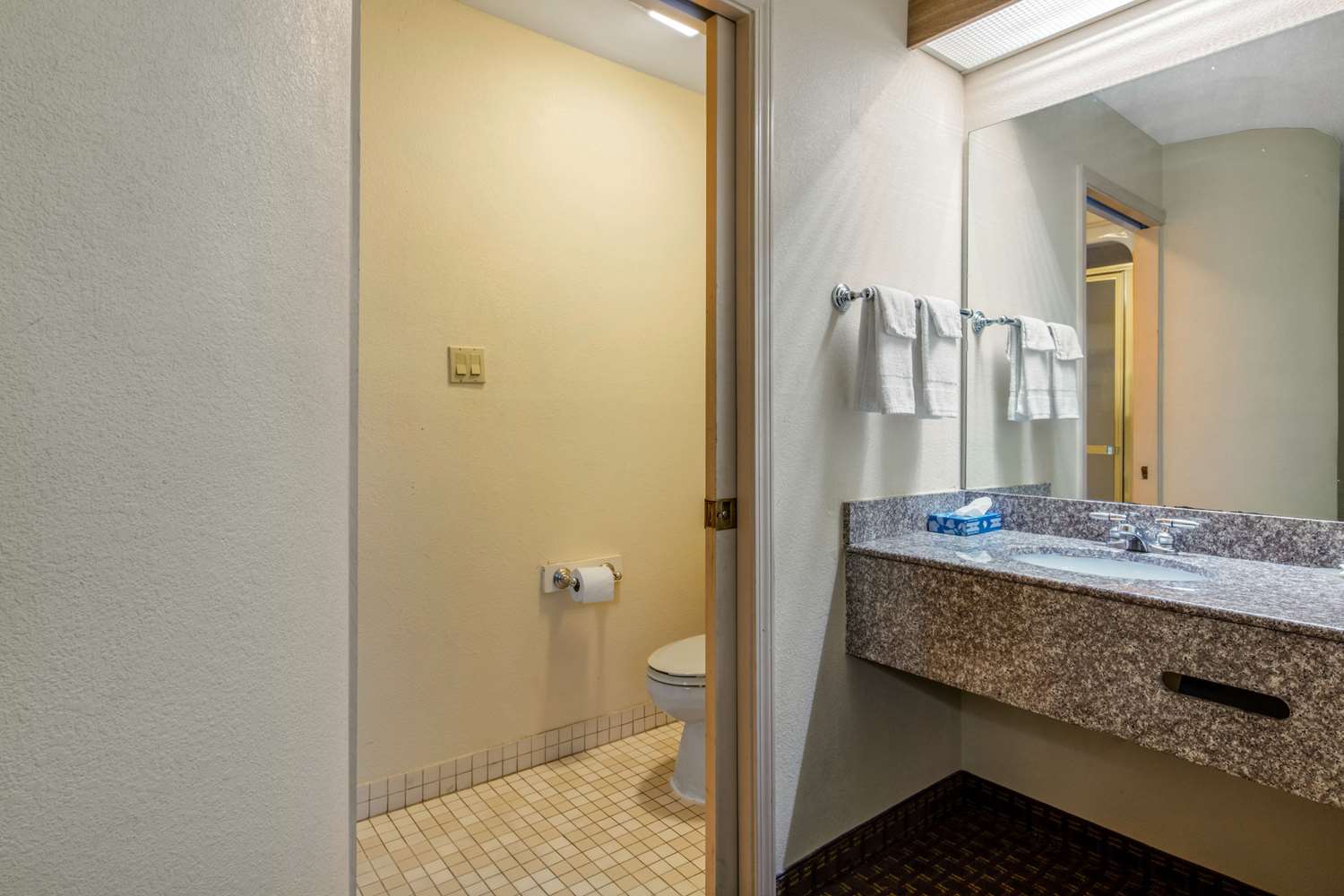 Classic Inn By Townhouse American Way Memphis I 240 image