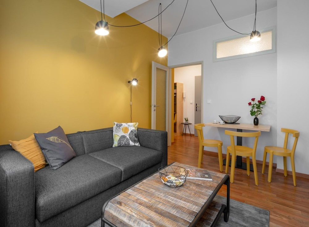 City Leaf Apartments by Adrez Living 12/20