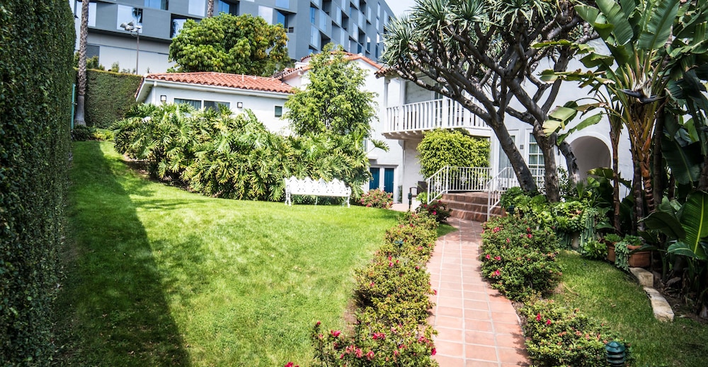 Sunset Marquis Hotel and Villas 42/45