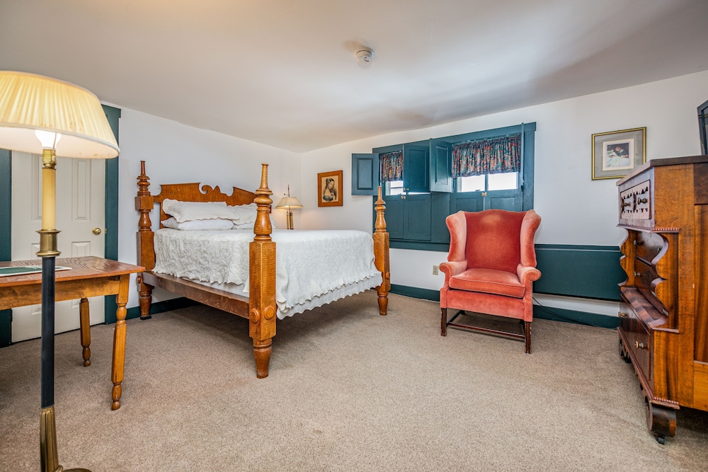 Wayside Inn 24/72
