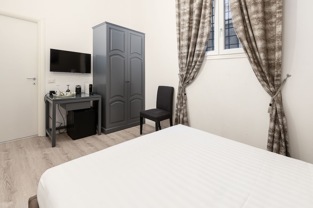 Spagna Boutique Luxury Suites 23/68