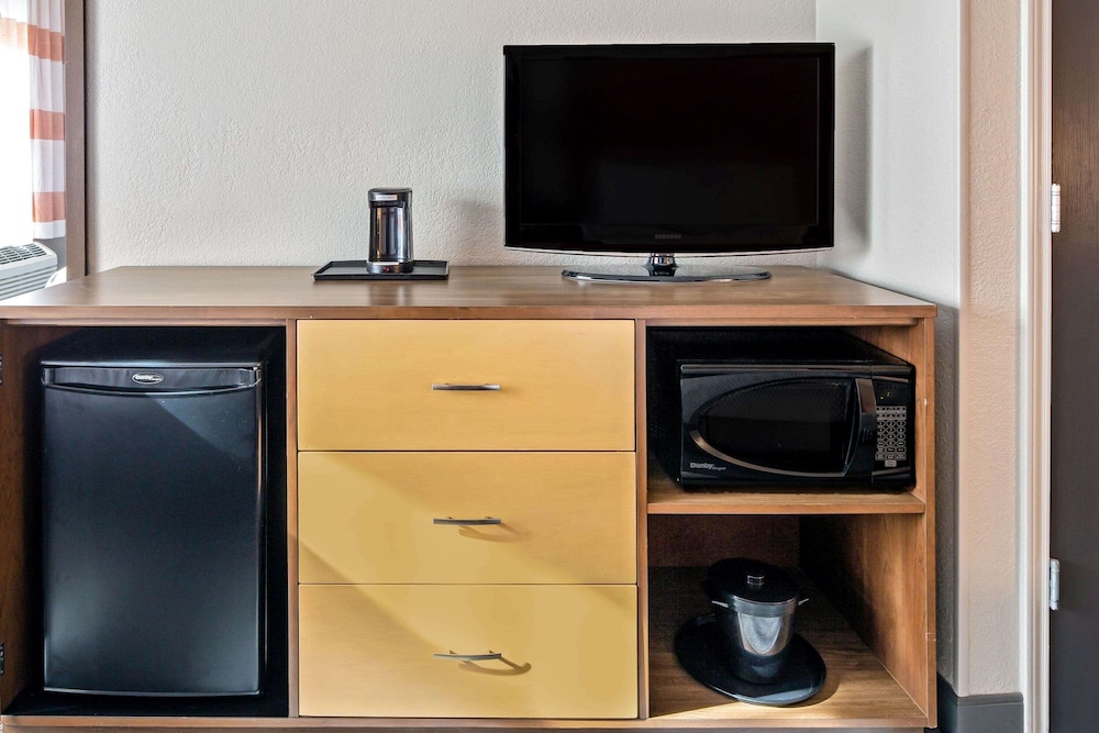 La Quinta Inn & Suites by Wyndham San Francisco Airport N 17/23
