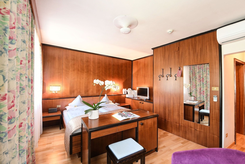 Hotel Juliane 44/56