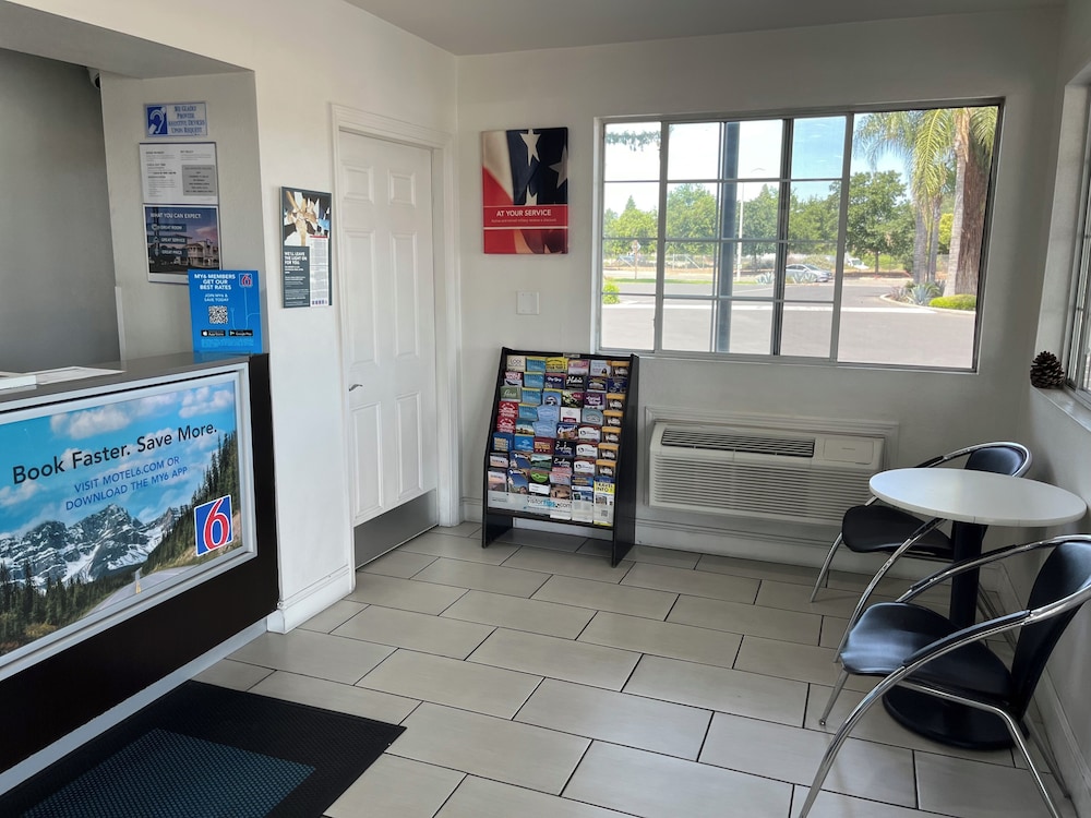 Motel6 Visalia, CA 42/50