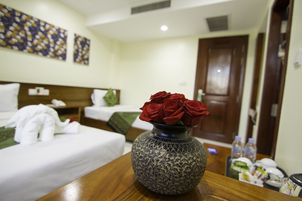 Rose Emerald Hotel 22/63