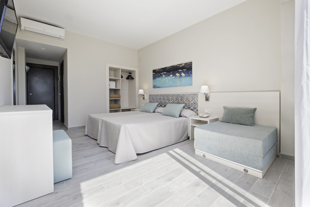 Azuline Hotel Llevant 8/27