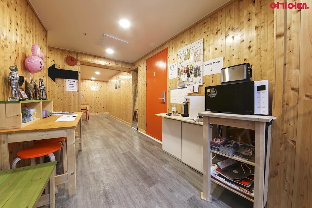 R Guesthouse 58/74