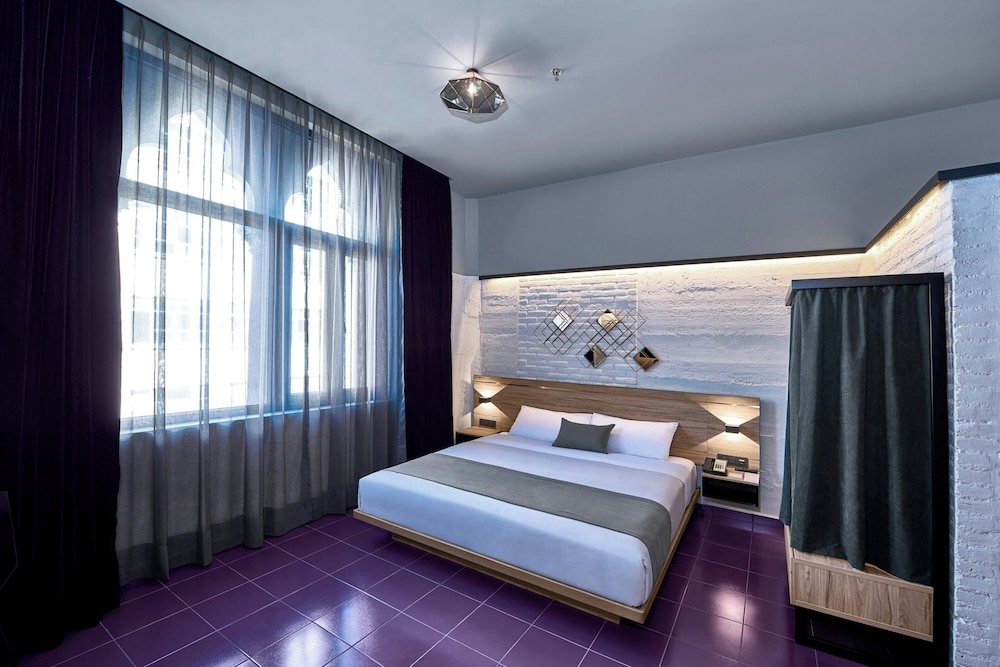 ROOM QUEEN