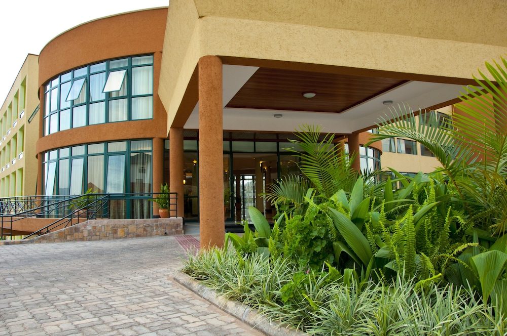 Gorillas Golf Hotel 53/55