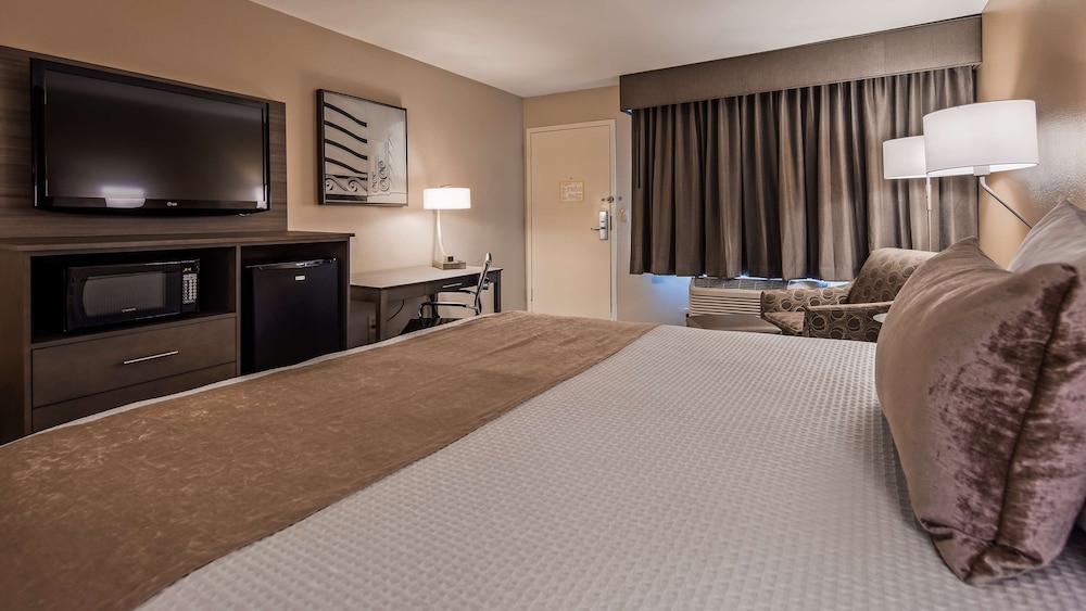Best Western Plus Executive Inn 16/47