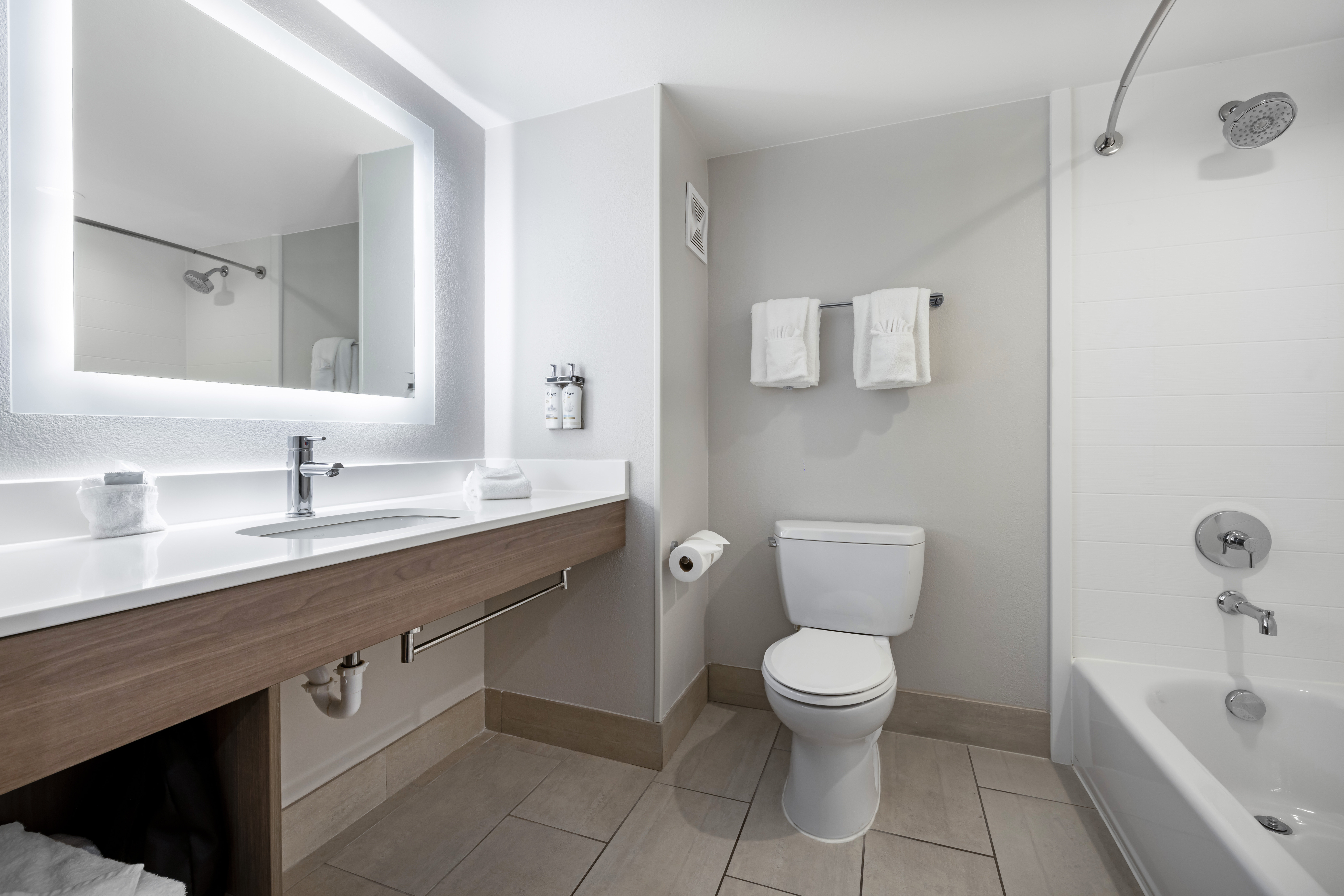 Holiday Inn Express Hotel And Suites Lake Elsinore 61/61