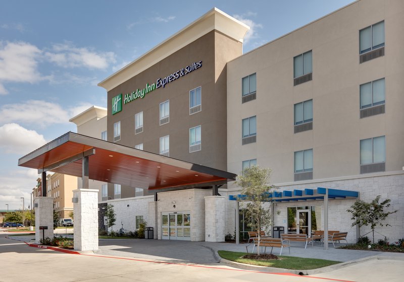Holiday Inn Express & Suites Plano - The Colony 59/63