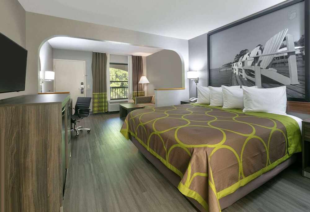 SUITE, KING BED