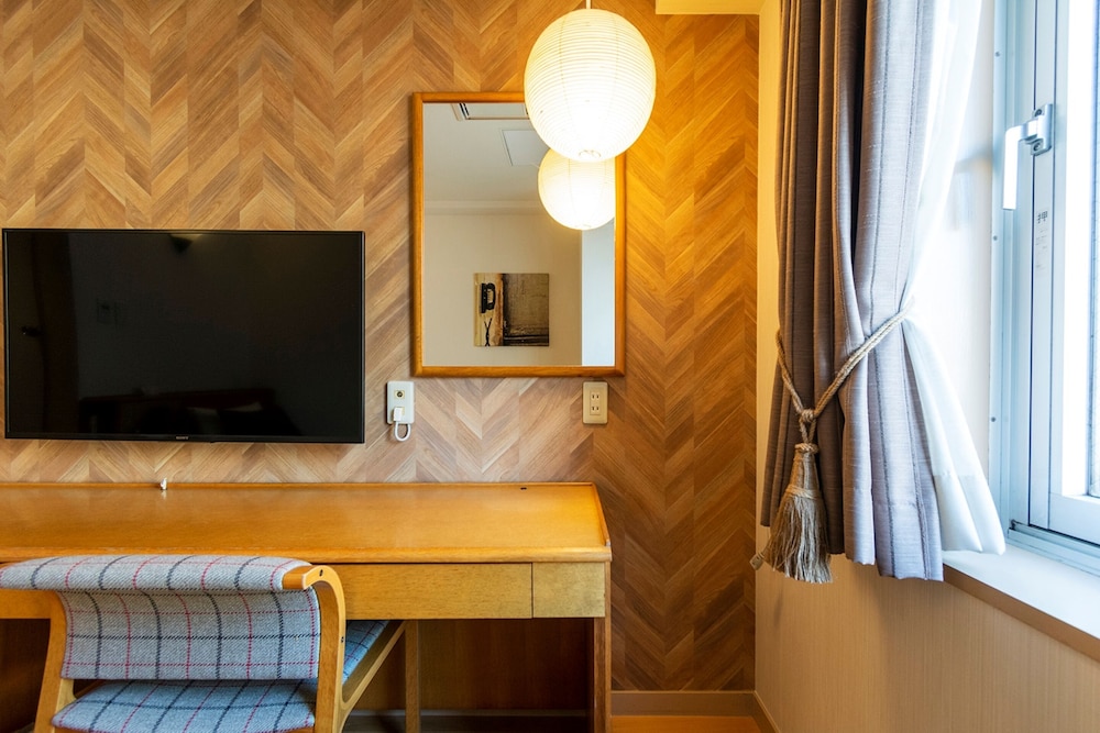Hotel Toms 12/50