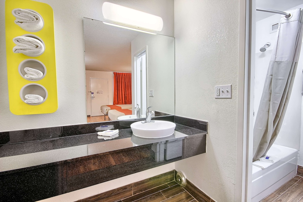 Motel6 Columbus, OH - West 57/58