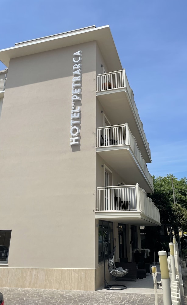 Petrarca Hotel 2/50