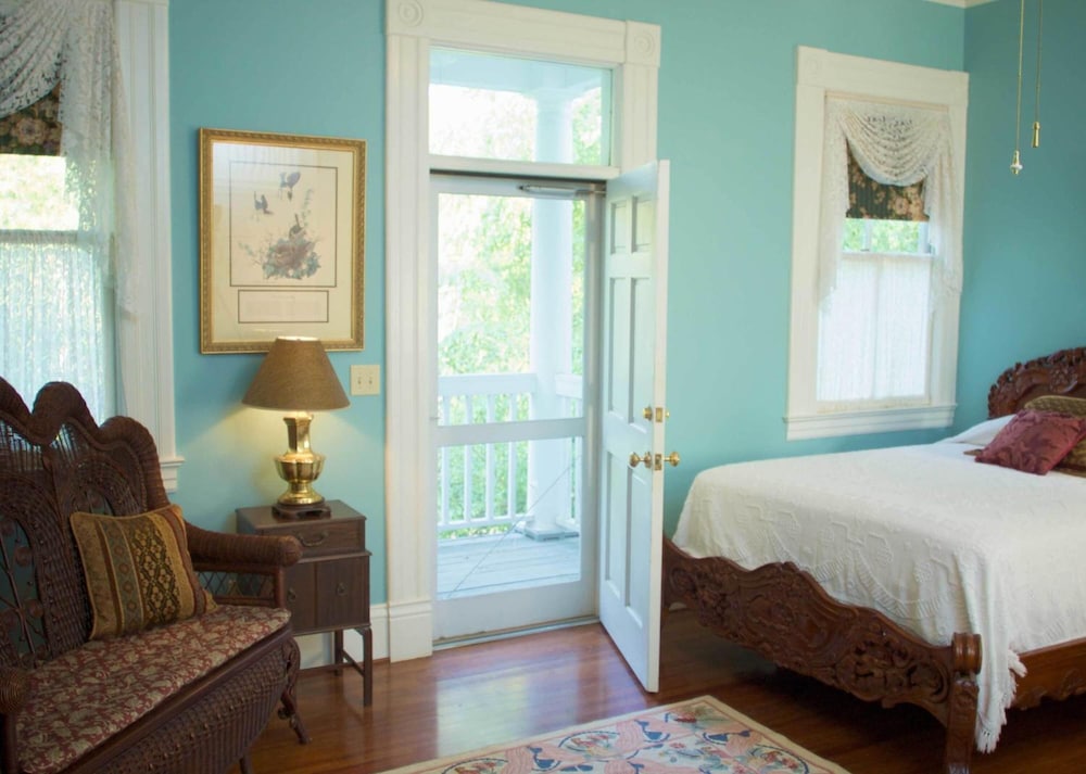 Lookaway Inn 15/64