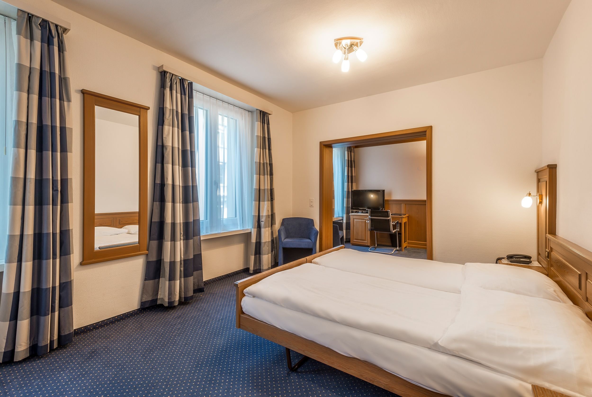 Room, Triple