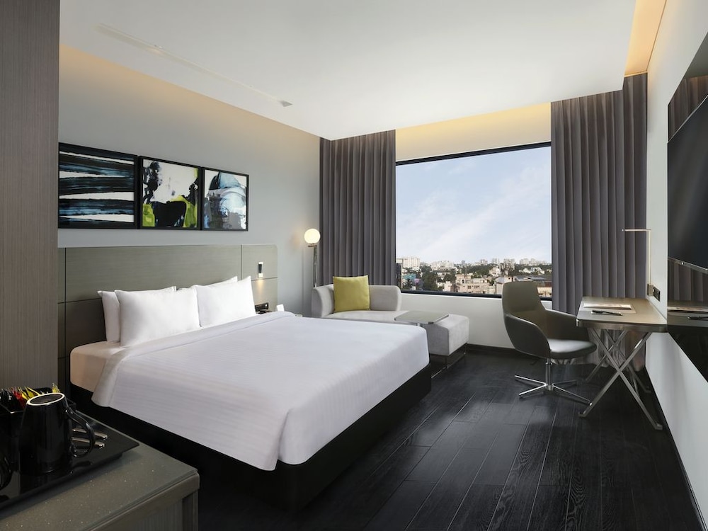 Novotel Chennai Chamiers Road 27/73