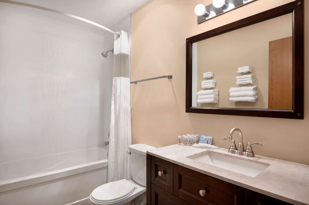 Days Inn by Wyndham Nanaimo 24/51