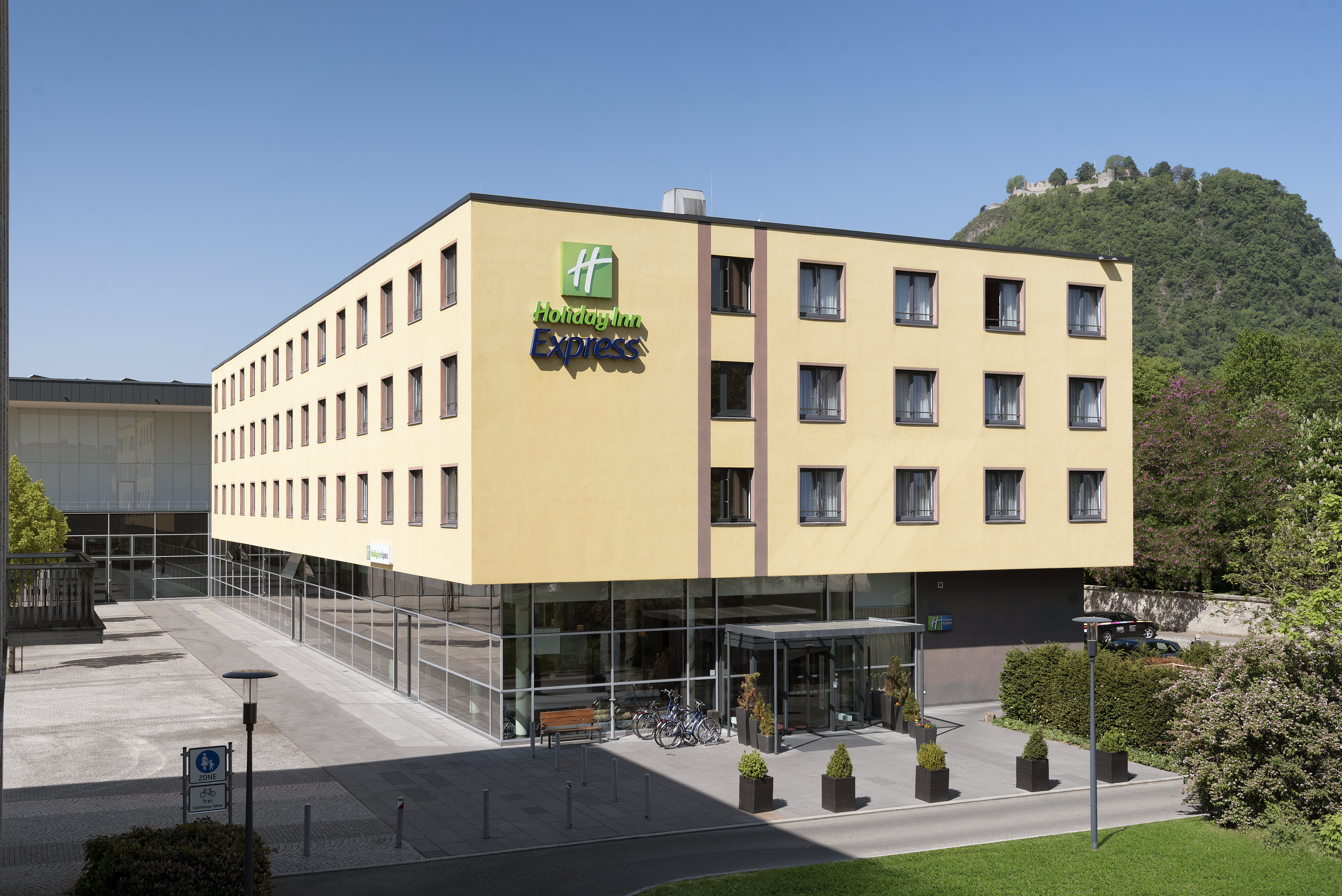 HOLIDAY INN EXPRESS SINGEN 3/72