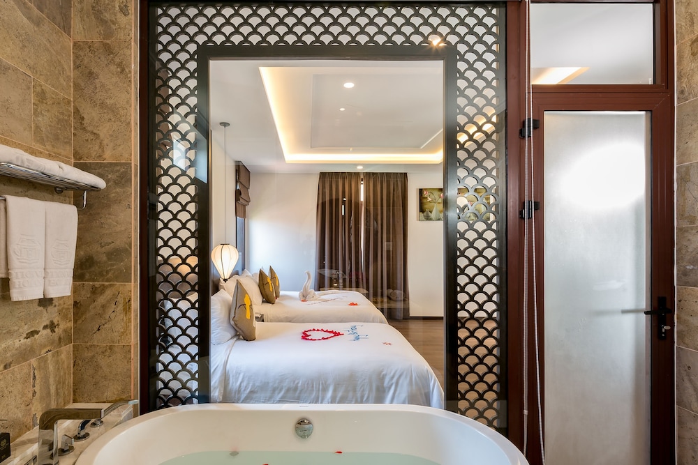 Emotion Villa Hoi An 68/70