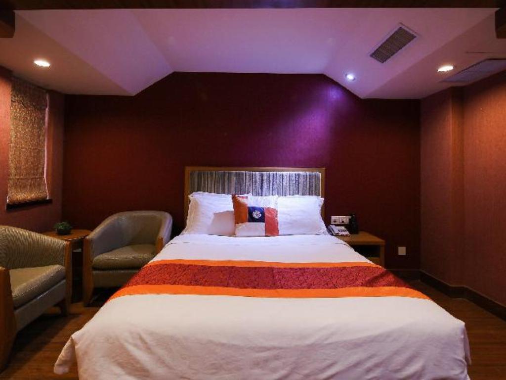 Deluxe, King Bed, Garden View