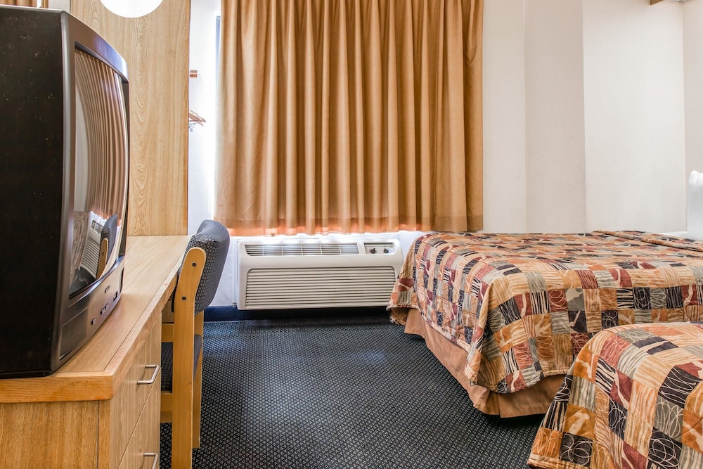 Days Inn By Wyndham Flint/Bishop International Airport 16/41