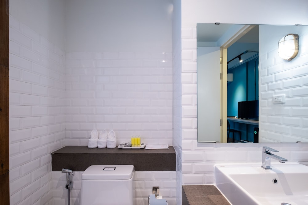 S.22 Hotel Suratthani 63/64