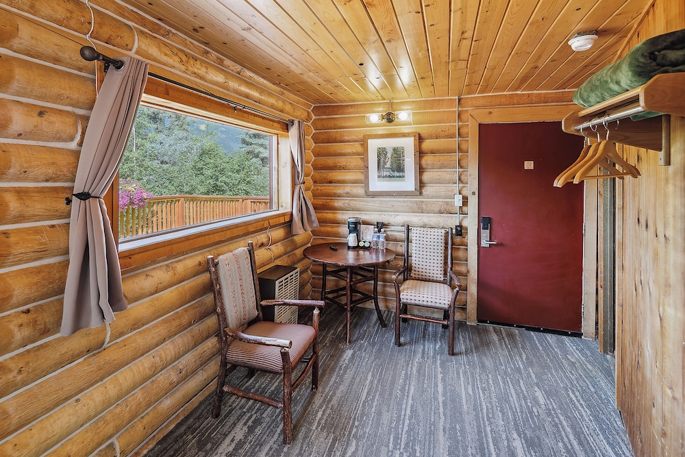 Denali Crow s Nest Cabins 32/48