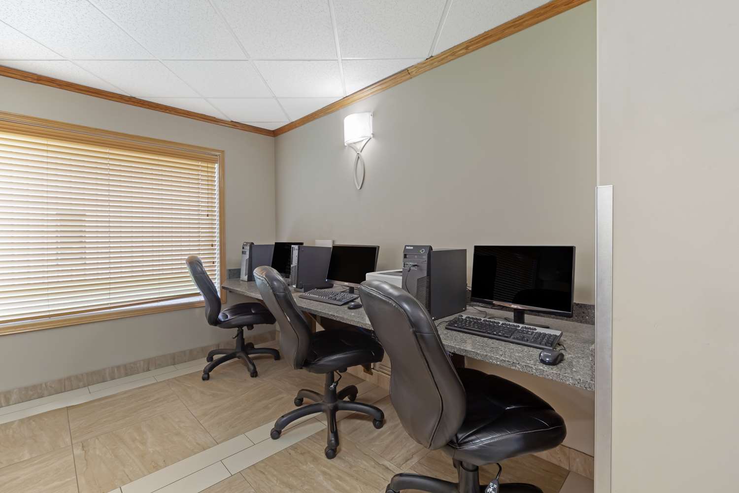 Best Western Grande Prairie Hotel and Suites 21/25