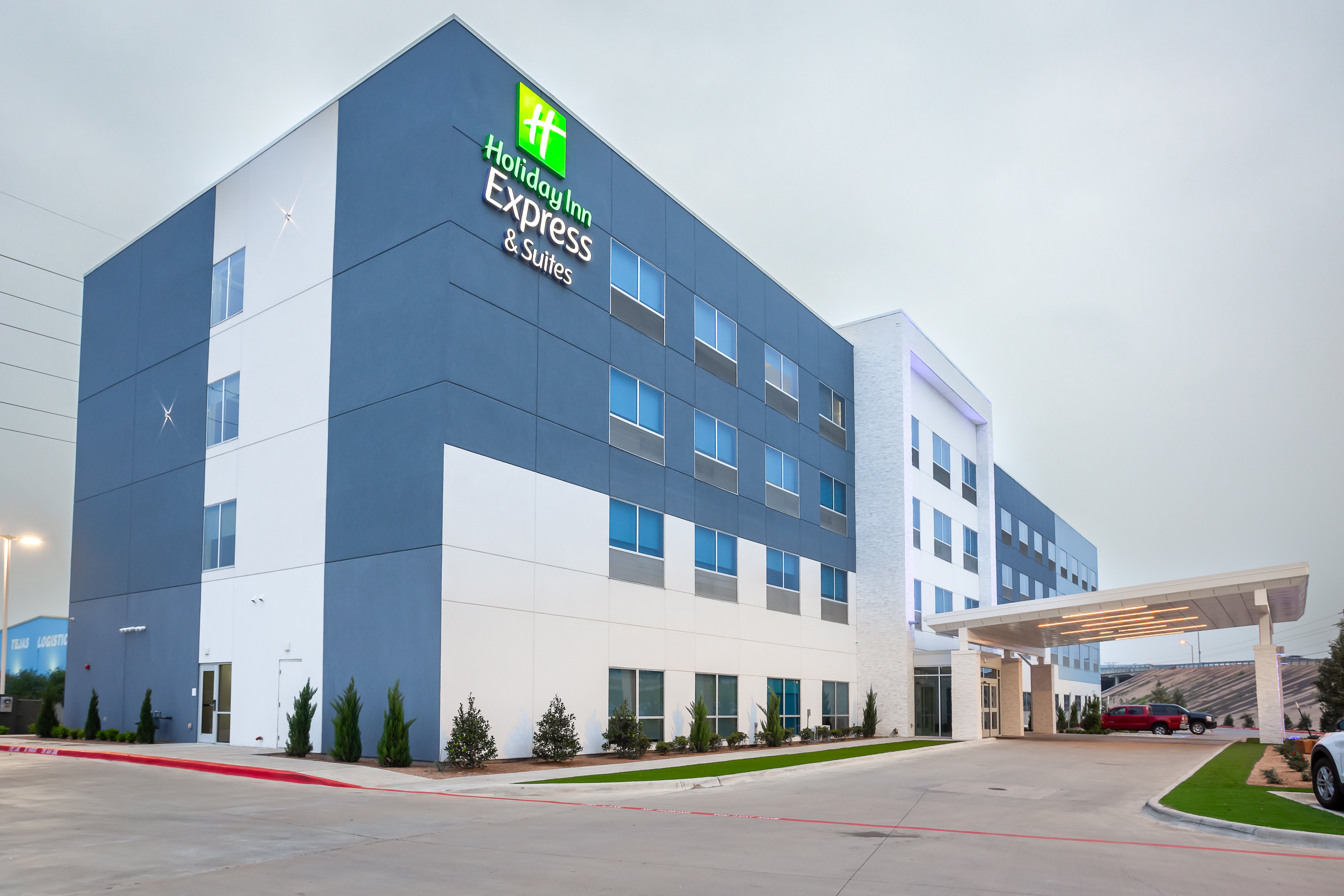 Holiday Inn Express and Suites Waco Downtown by IHG 38/40