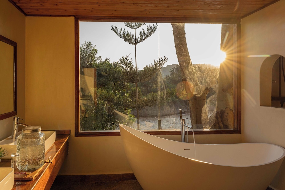 ROYAL MARA SAFARI LODGE 32/33