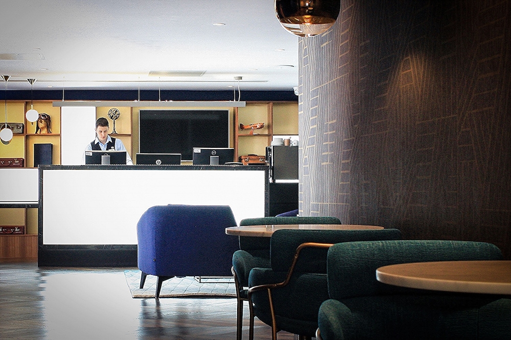 Lobby at The Comet Hotel London Hatfield, HATFIELD