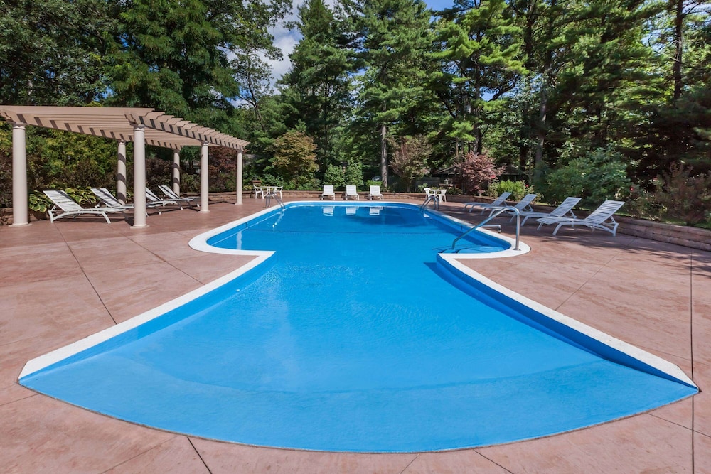 Howard Johnson by Wyndham Traverse City 2/47