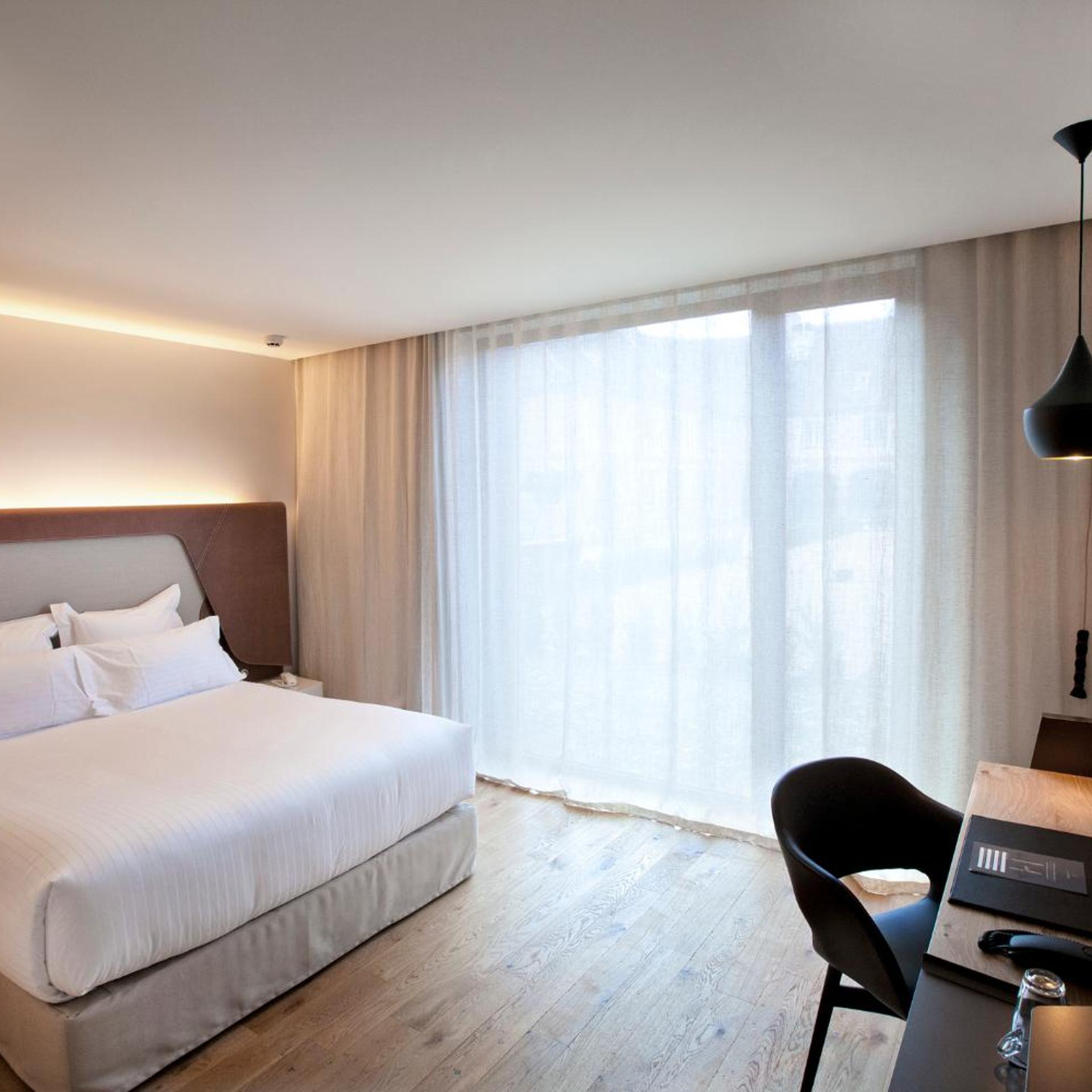 Deluxe, King Bed