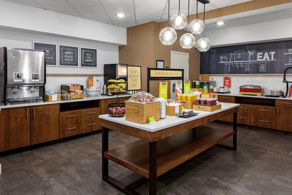Hampton Inn & Suites Concord/Charlotte 34/57