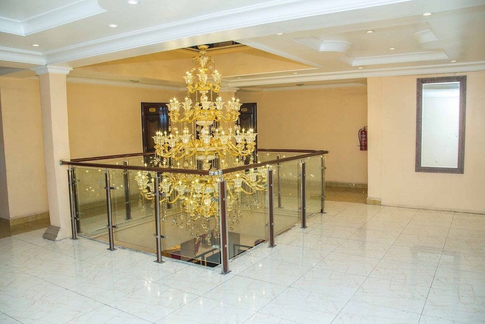 Royal Crest Hotel & Suites 9/50