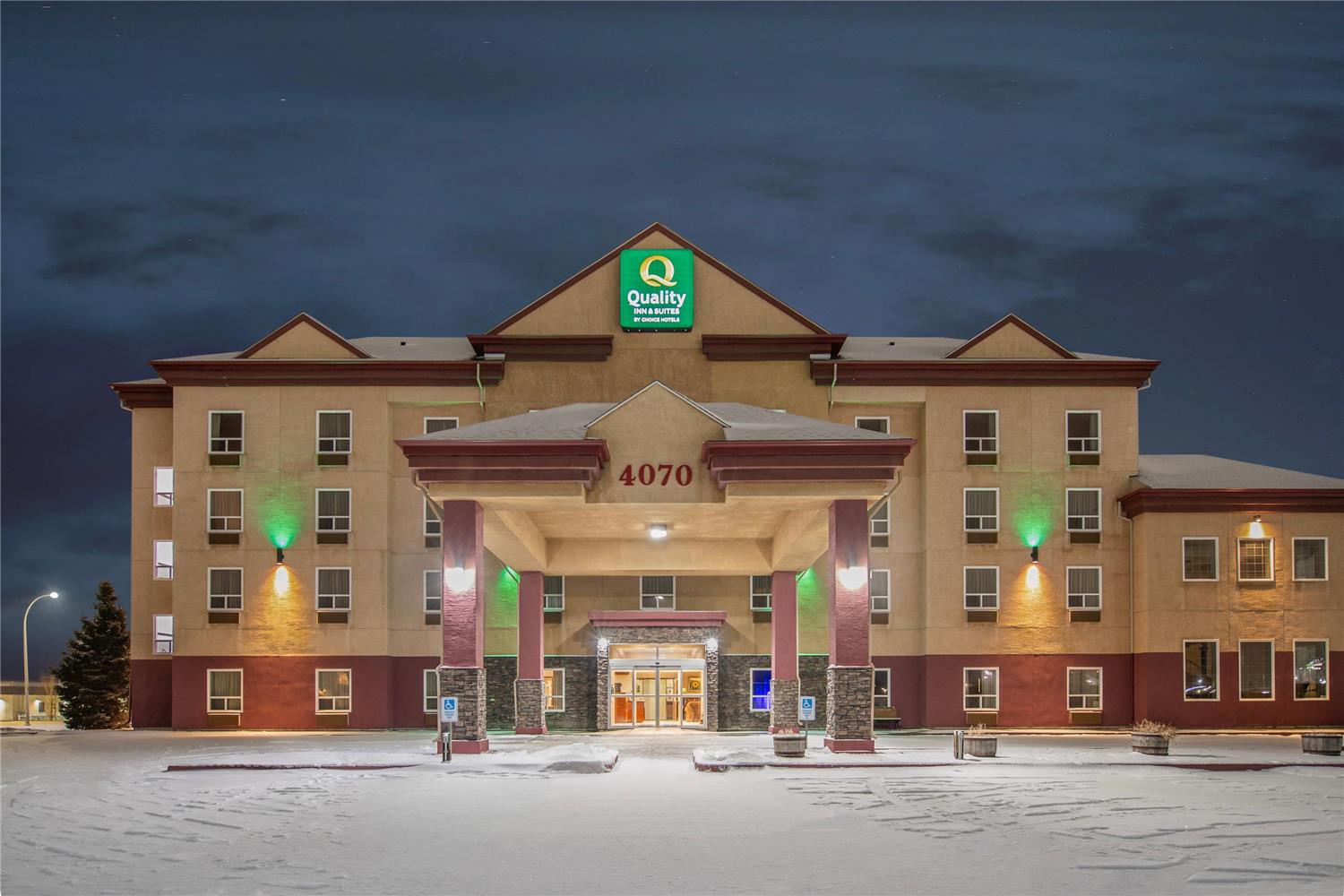 Quality Inn and Suites Lethbridge East 3/52